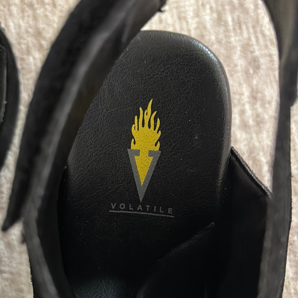 Volatile Black Mules Comfortable Textured Clogs - Picture 3 of 9